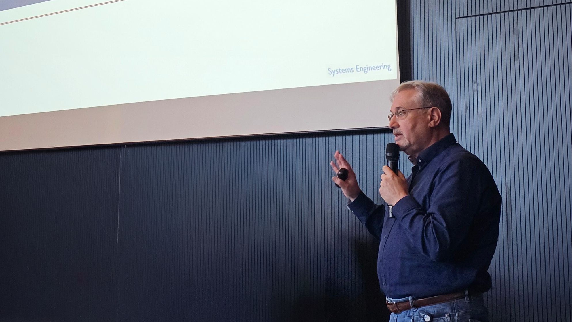 Cees presenting a training session